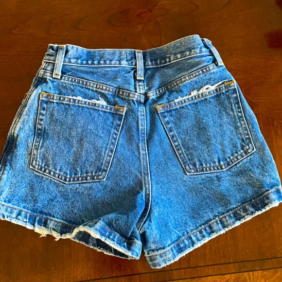 Natural Rise Short - Picture 3 of 3